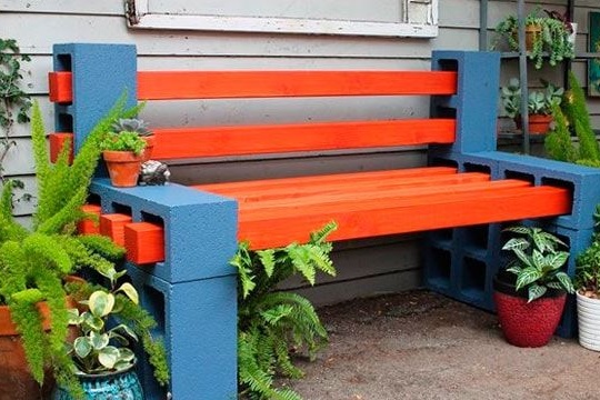 Bench to the cottage of the blocks!