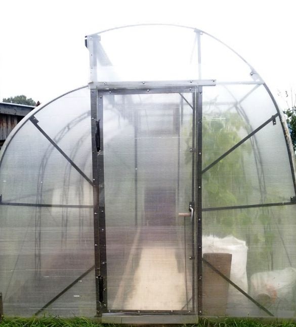 Pag-upgrade ng disenyo ng Mittlider sa greenhouse