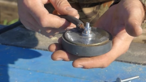Magnetic mass para sa welding ng pagpupulong