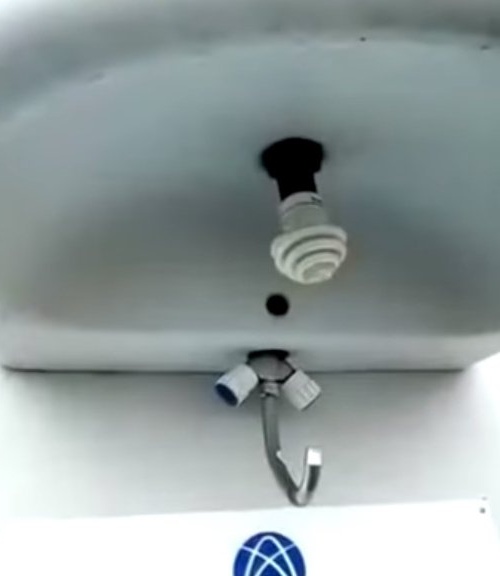Do-it-yourself lustige Lampe aus dem Waschbecken