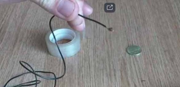 koniec drôtu na pripojenie k žiarovke