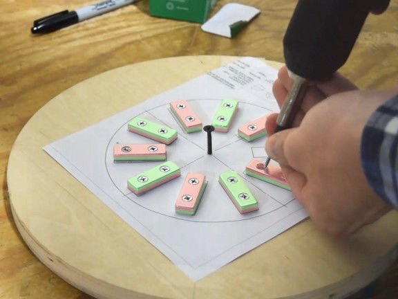 Hoe maak je een inductiekookplaat met je eigen handen