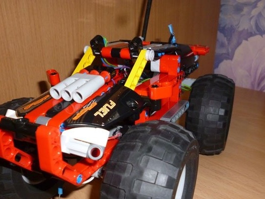 Nimble SUV dari Lego dan Arduino, kawalan Bluetooth
