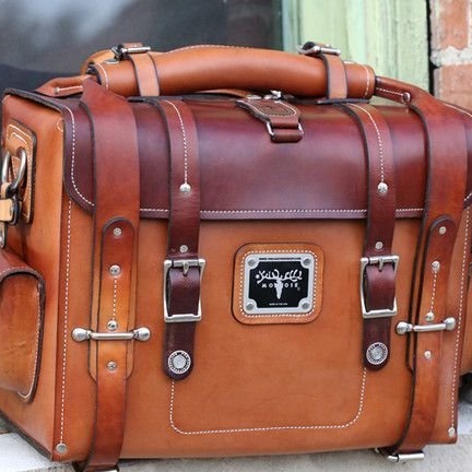 Kožená cestovná taška pre domácich majstrov
