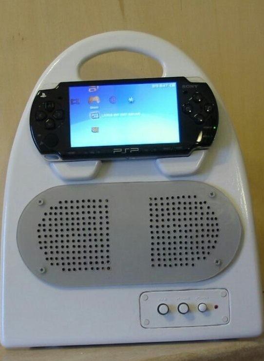 Докинг станция - посредник между PSP и любител на музиката