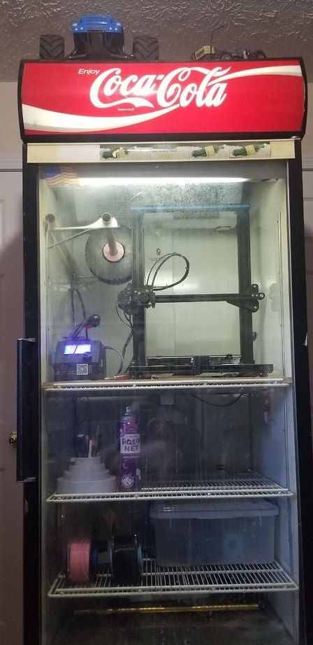 3D printera skapis - no ledusskapja dzērieniem