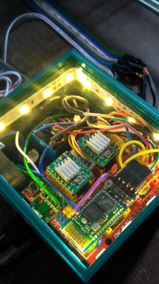 Pemahat laser DIY + plotter dikuasakan oleh USB dan Bluetooth sendiri