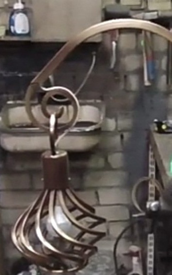 Panier de lampadaire à partir d'un tuyau profilé