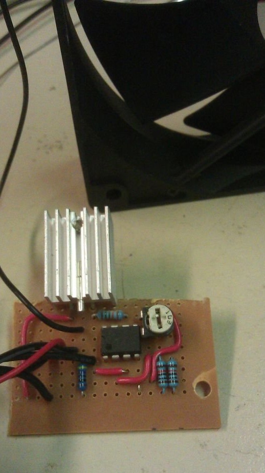 Thermostaat voor computerventilator zonder microcontroller