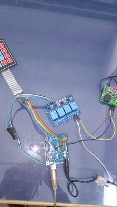 Fyra-kanals kombinationslås för elektriska apparater